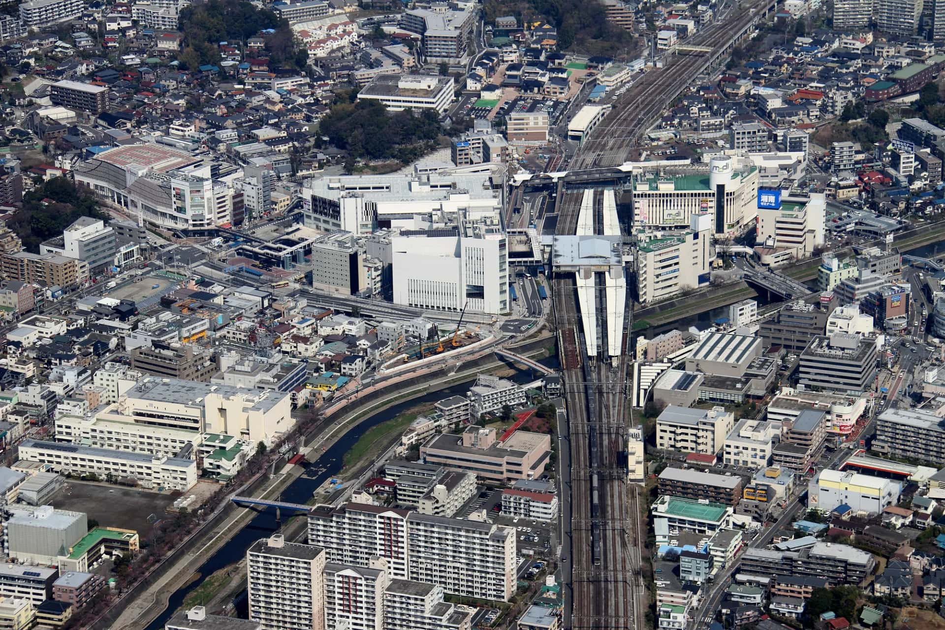戸塚駅の周辺を上空から見た街並み